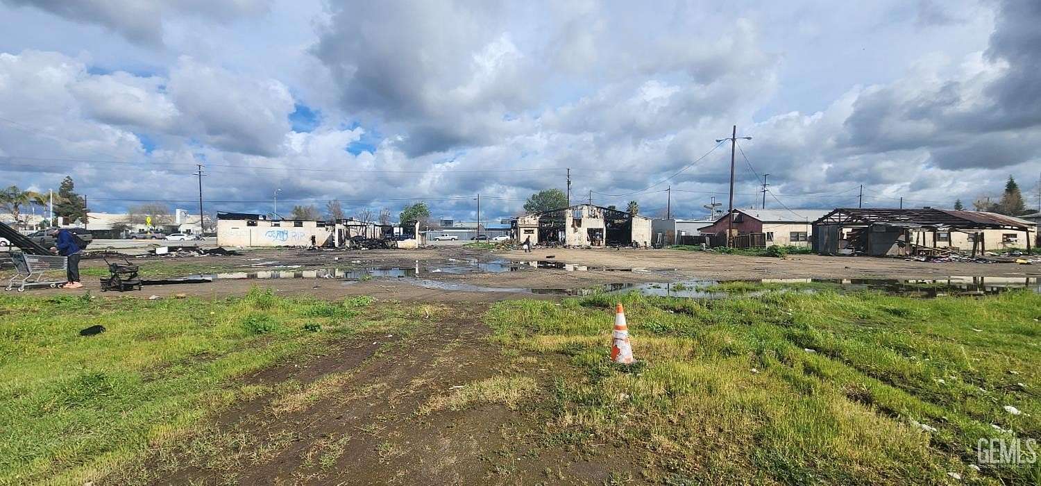 3.5 Acres of Improved Commercial Land for Sale in Bakersfield, California