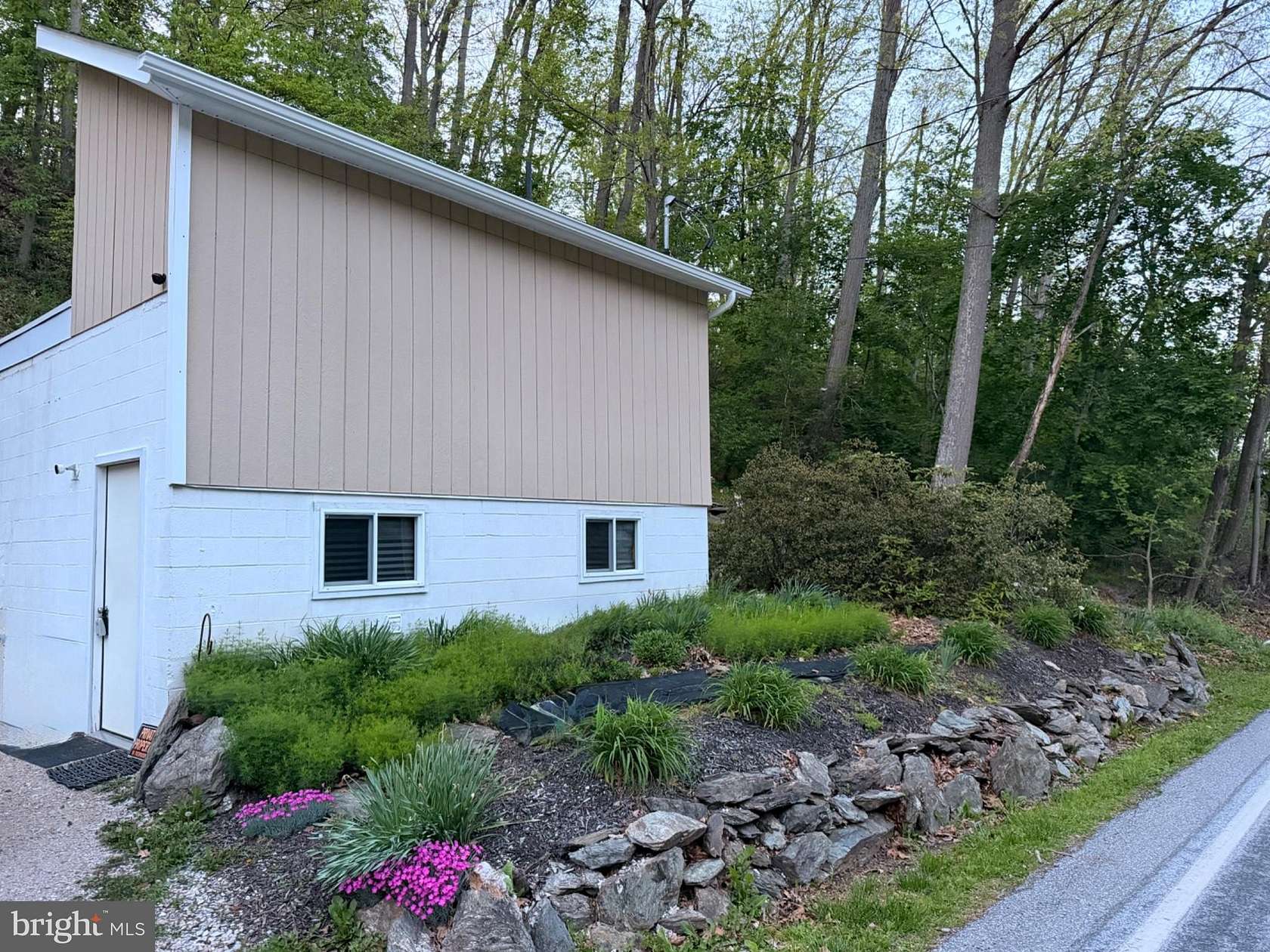 0.52 Acres of Land with Home for Sale in Glen Rock, Pennsylvania