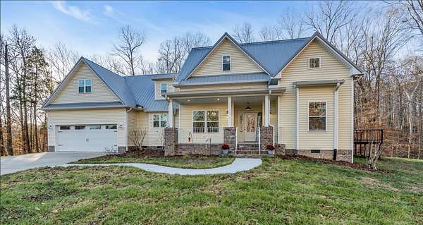 17 Acres of Recreational Land with Home for Sale in Dickson, Tennessee