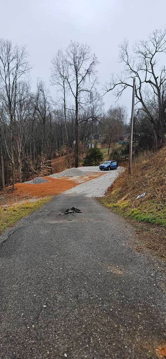 0.96 Acres of Residential Land for Sale in Jacksboro, Tennessee