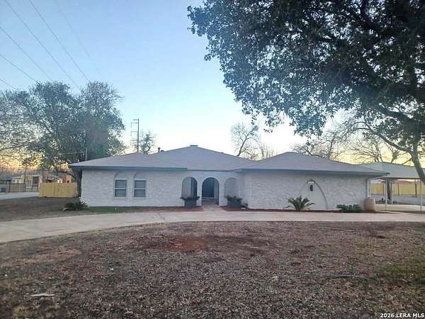 5 Acres of Land with Home for Lease in San Antonio, Texas
