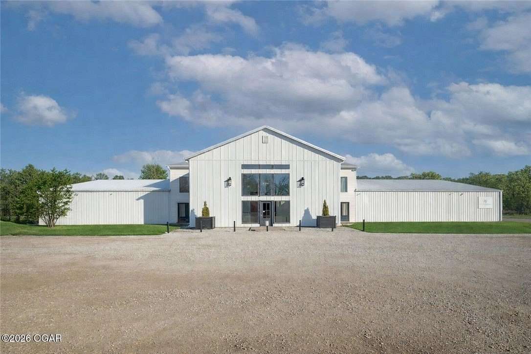 2.3 Acres of Improved Residential Land for Sale in Carthage, Missouri