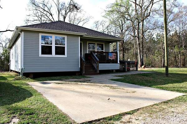 4.5 Acres of Land with Home for Sale in Wiergate, Texas