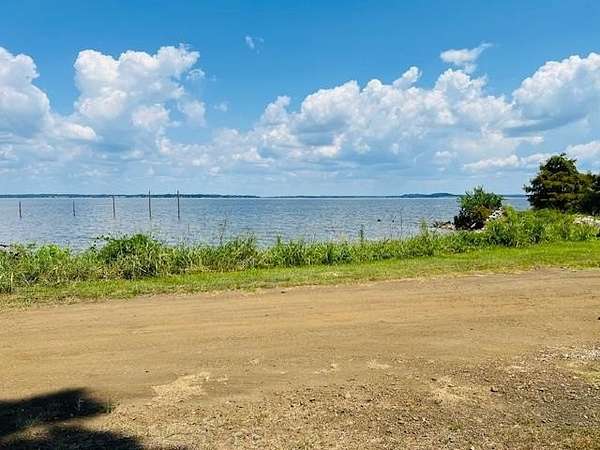 7.74 Acres of Improved Commercial Land for Sale in Milam, Texas