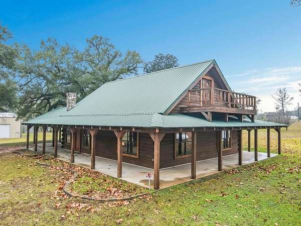 5.48 Acres of Land with Home for Sale in Colmesneil, Texas
