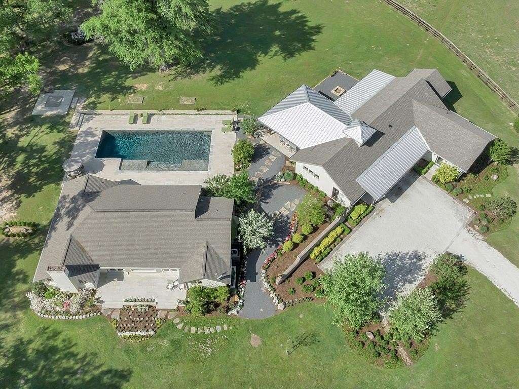 40 Acres of Land with Home for Sale in Lufkin, Texas