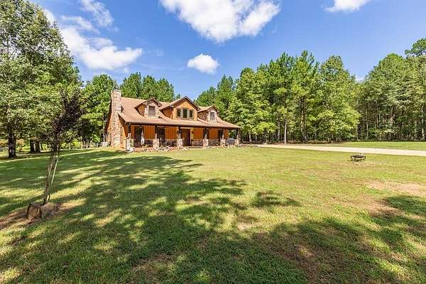 15 Acres of Improved Mixed-Use Land for Sale in Bronson, Texas