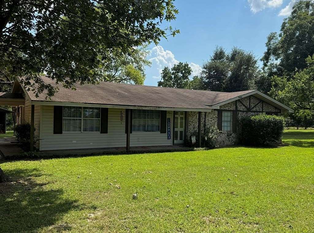 4.12 Acres of Land with Home for Sale in Lufkin, Texas