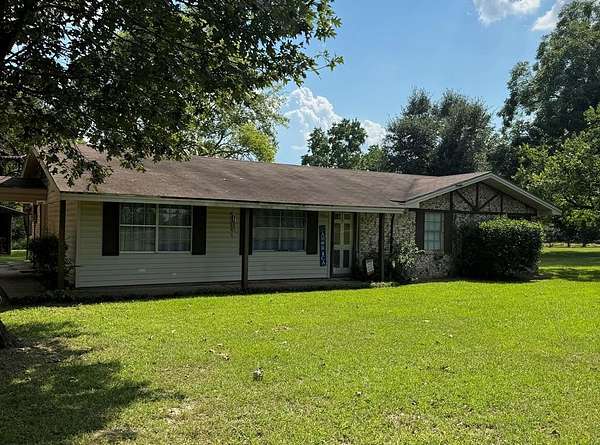 4.12 Acres of Land with Home for Sale in Lufkin, Texas