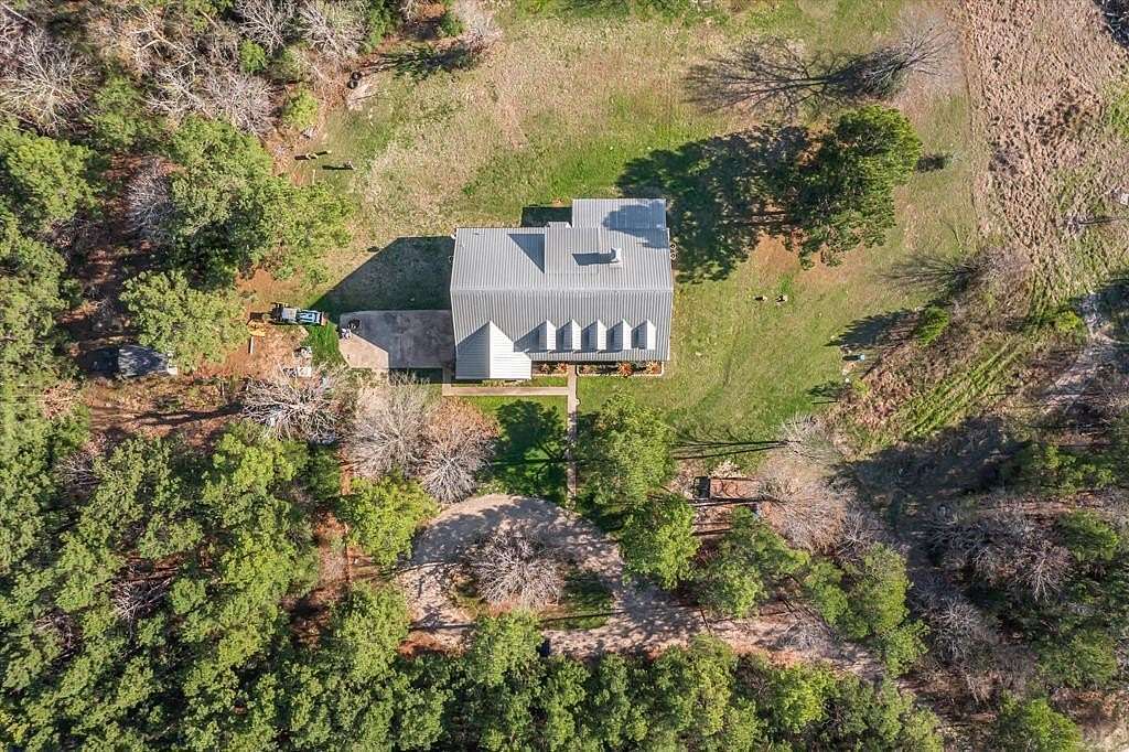 40 Acres of Land with Home for Sale in Lufkin, Texas