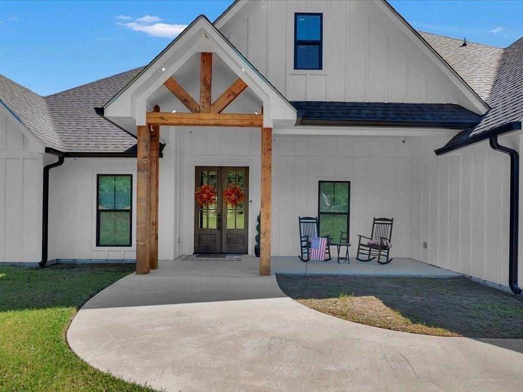 1.6 Acres of Land with Home for Sale in Diboll, Texas