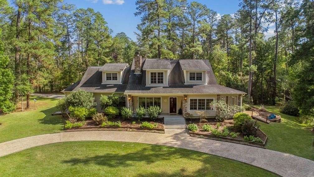 12.3 Acres of Land with Home for Sale in Jasper, Texas