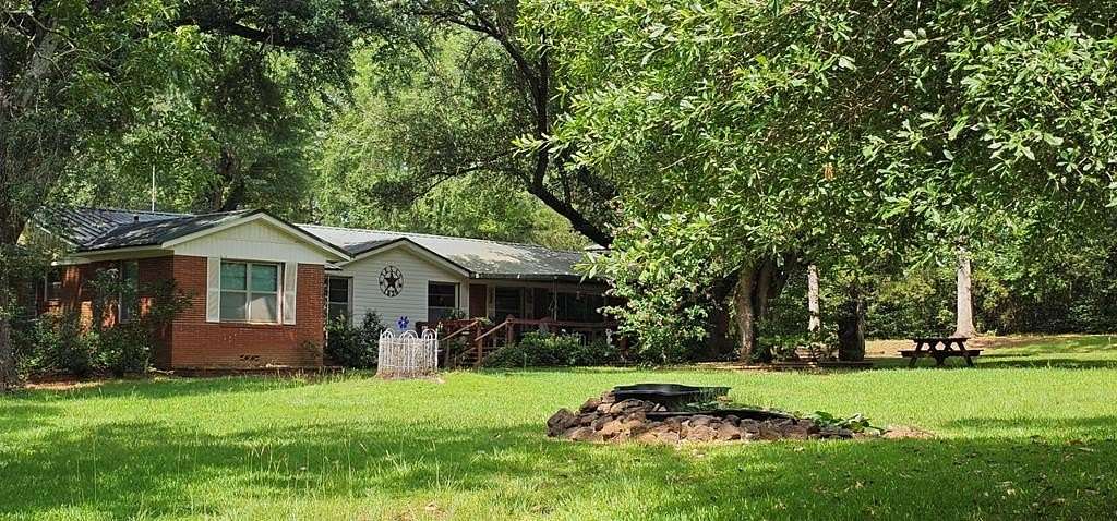 25.8 Acres of Land with Home for Sale in Alto, Texas