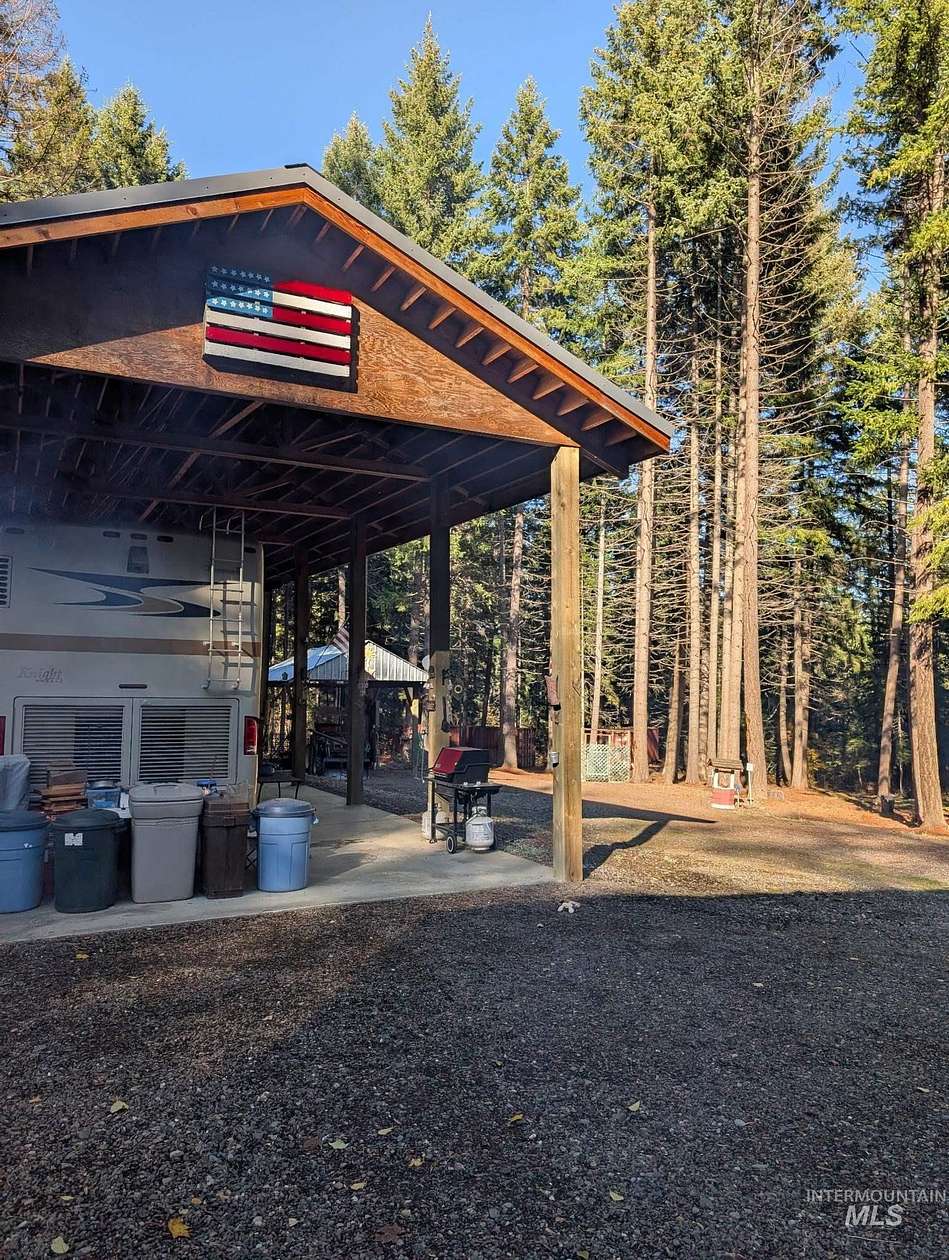 4.28 Acres of Land with Home for Sale in Cle Elum, Washington