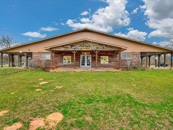 2.8 Acres of Improved Commercial Land for Sale in Nacogdoches, Texas