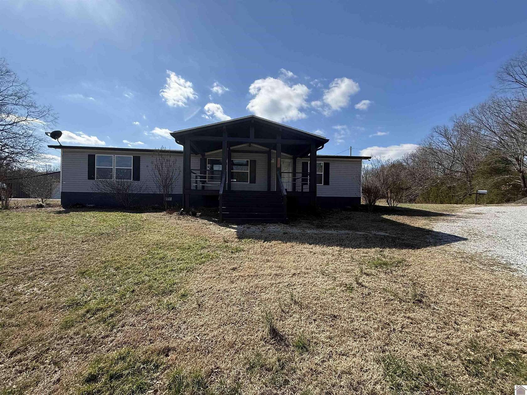 21 Acres of Recreational Land with Home for Sale in Fulton, Kentucky