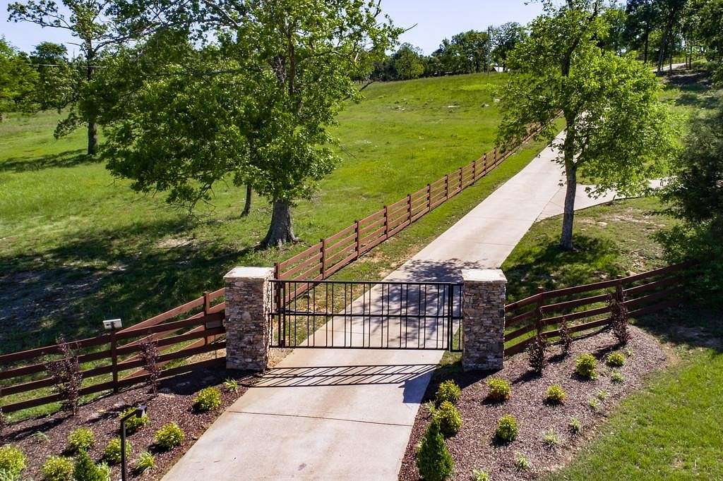 82.8 Acres of Land with Home for Sale in Murfreesboro, Tennessee