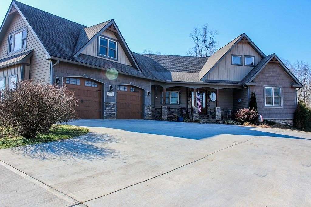 16.3 Acres of Land with Home for Sale in Cleveland, Georgia