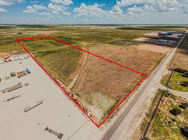11 Acres of Commercial Land for Sale in Seminole, Texas