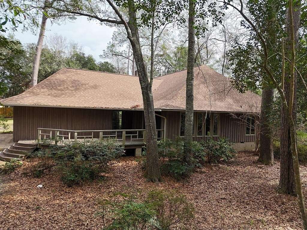 1.84 Acres of Land with Home for Sale in Thomasville, Georgia