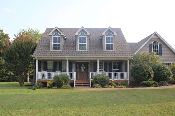 5.32 Acres of Land with Home for Sale in Portland, Tennessee