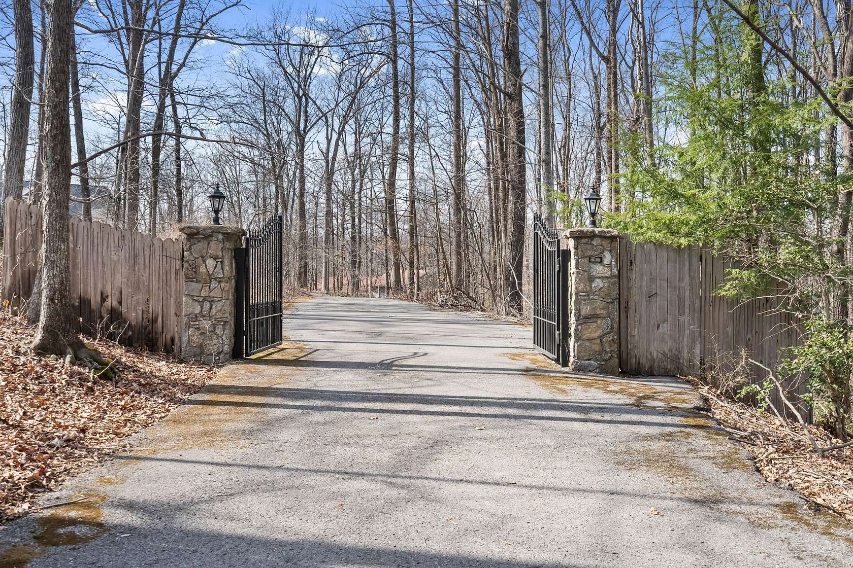 87 Acres of Recreational Land with Home for Sale in Franklin, Tennessee