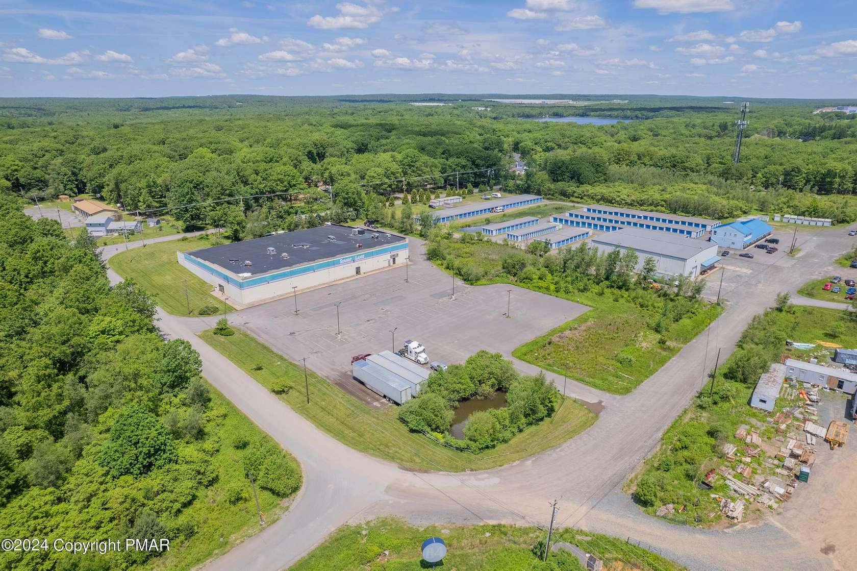 5 Acres of Improved Commercial Land for Sale in Pocono Summit, Pennsylvania