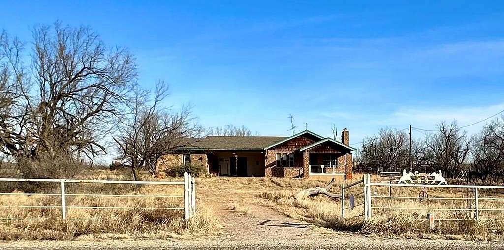 21 Acres of Recreational Land with Home for Sale in Colorado City, Texas