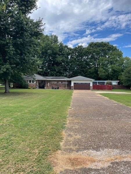 4.43 Acres of Land with Home for Sale in Lawrenceburg, Tennessee