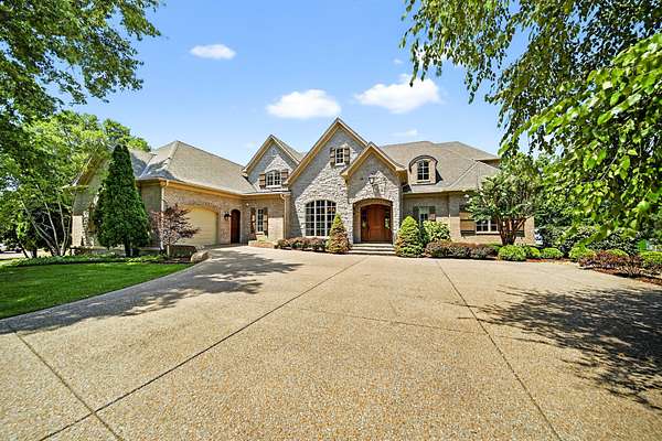 1.5 Acres of Land with Home for Sale in Hendersonville, Tennessee