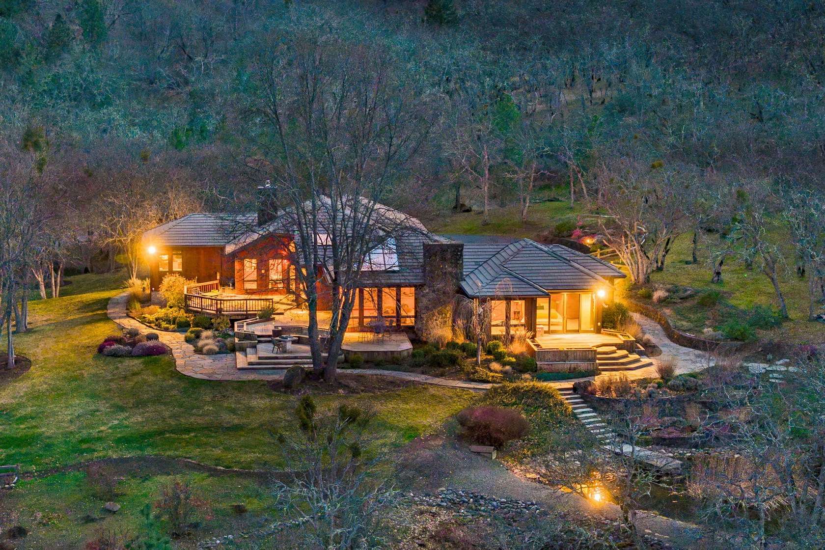 19.9 Acres of Land with Home for Sale in Ashland, Oregon