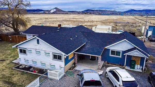 20.5 Acres of Land with Home for Sale in Klamath Falls, Oregon