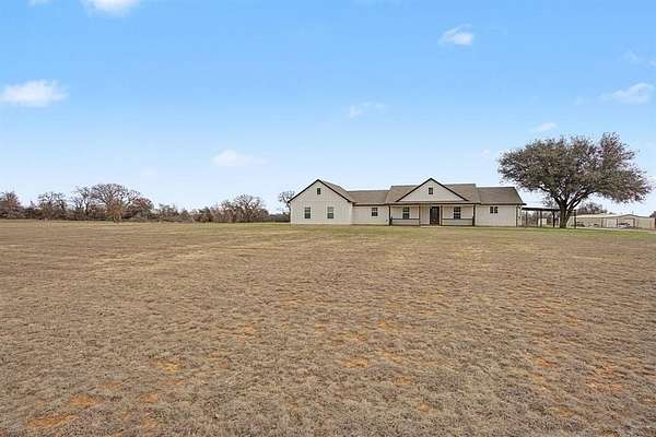 5 Acres of Land with Home for Lease in Decatur, Texas