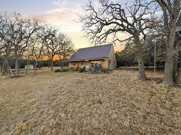 83.5 Acres of Land with Home for Sale in Jonesboro, Texas