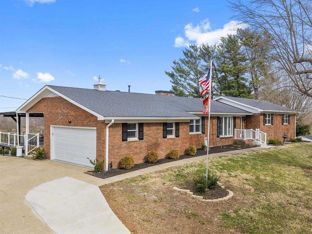 2.5 Acres of Land with Home for Sale in Owensboro, Kentucky