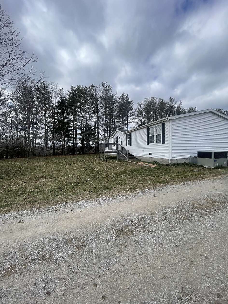 2 Acres of Land with Home for Sale in McMinnville, Tennessee