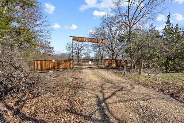 595 Acres of Recreational Land for Sale in Honey Grove, Texas