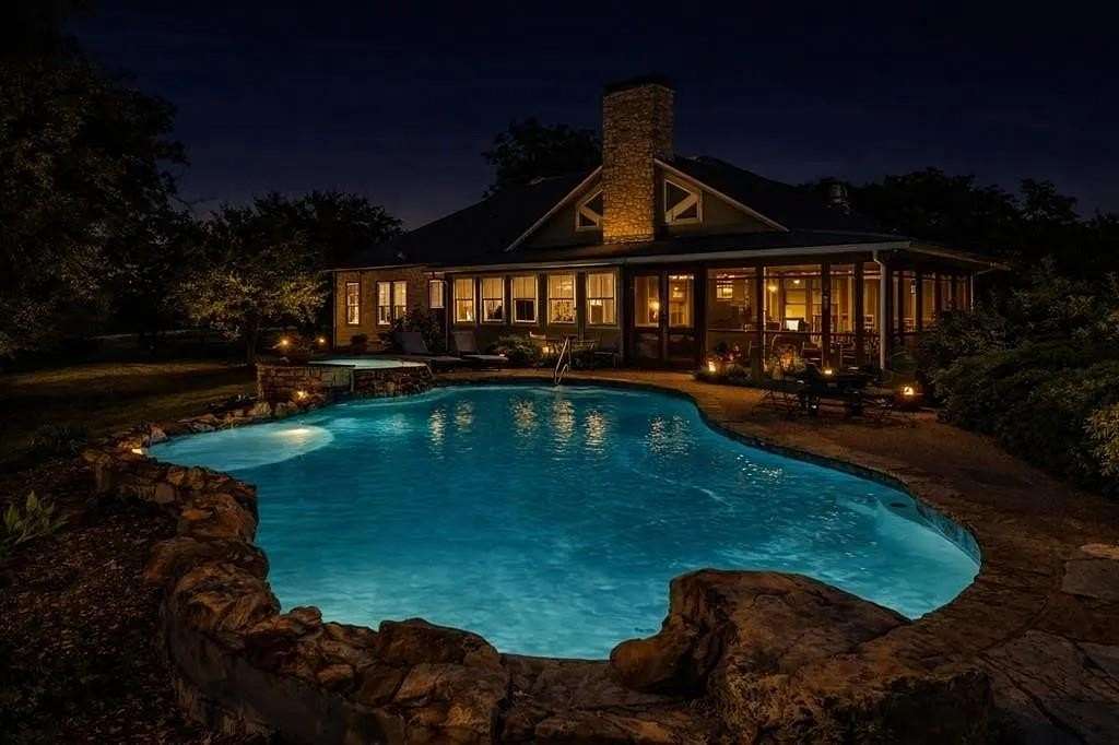 159 Acres of Agricultural Land with Home for Sale in Palmer, Texas