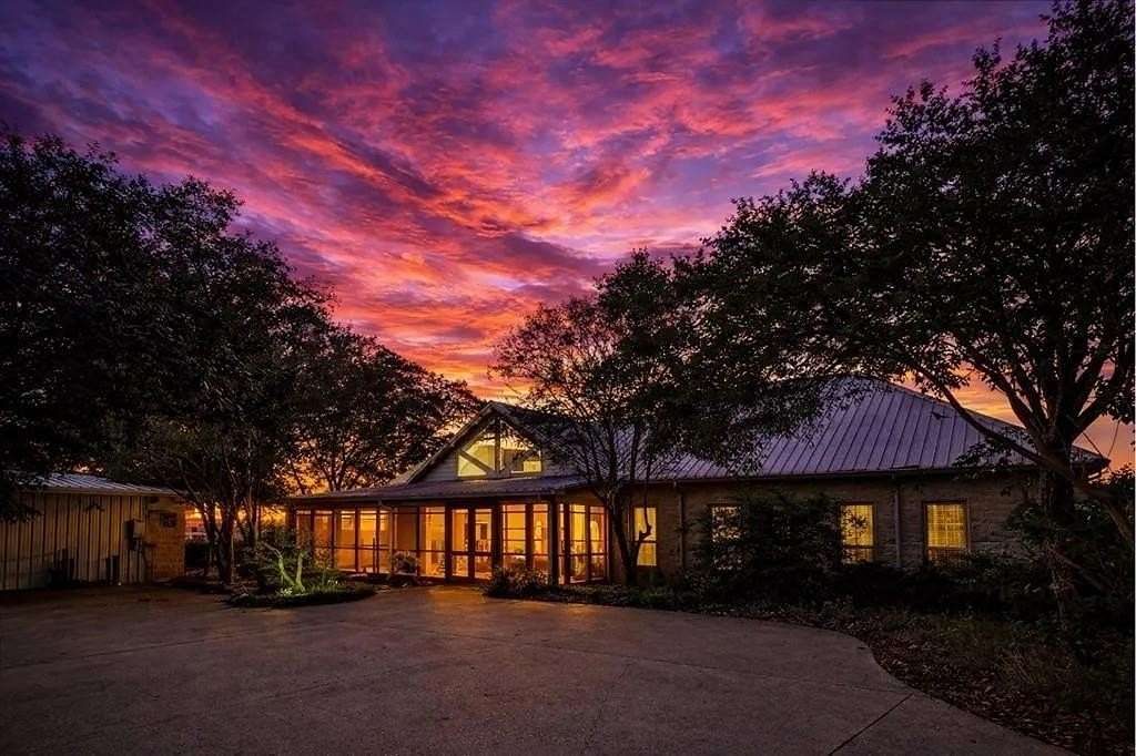 161 Acres of Agricultural Land with Home for Sale in Palmer, Texas