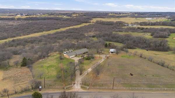 4.73 Acres of Land with Home for Sale in Midlothian, Texas