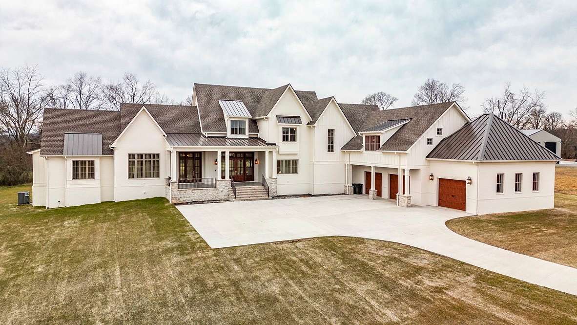 5.13 Acres of Land with Home for Sale in Gallatin, Tennessee