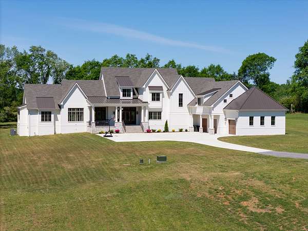 5.13 Acres of Land with Home for Sale in Gallatin, Tennessee