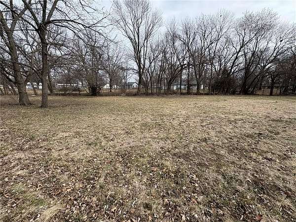 0.99 Acres of Residential Land for Sale in La Cygne, Kansas