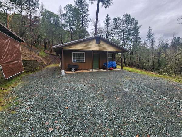 40 Acres of Recreational Land with Home for Sale in Rogue River, Oregon