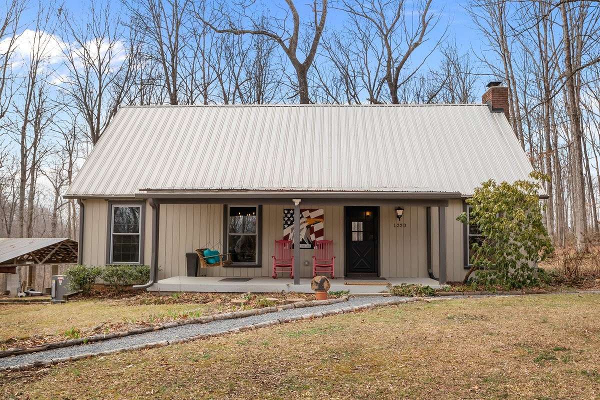 1.5 Acres of Land with Home for Sale in Kingston Springs, Tennessee