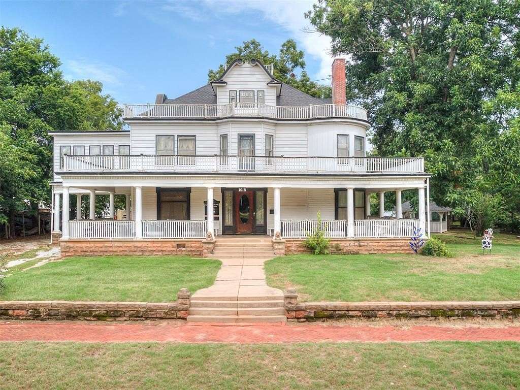 6 Acres of Land with Home for Sale in Guthrie, Oklahoma