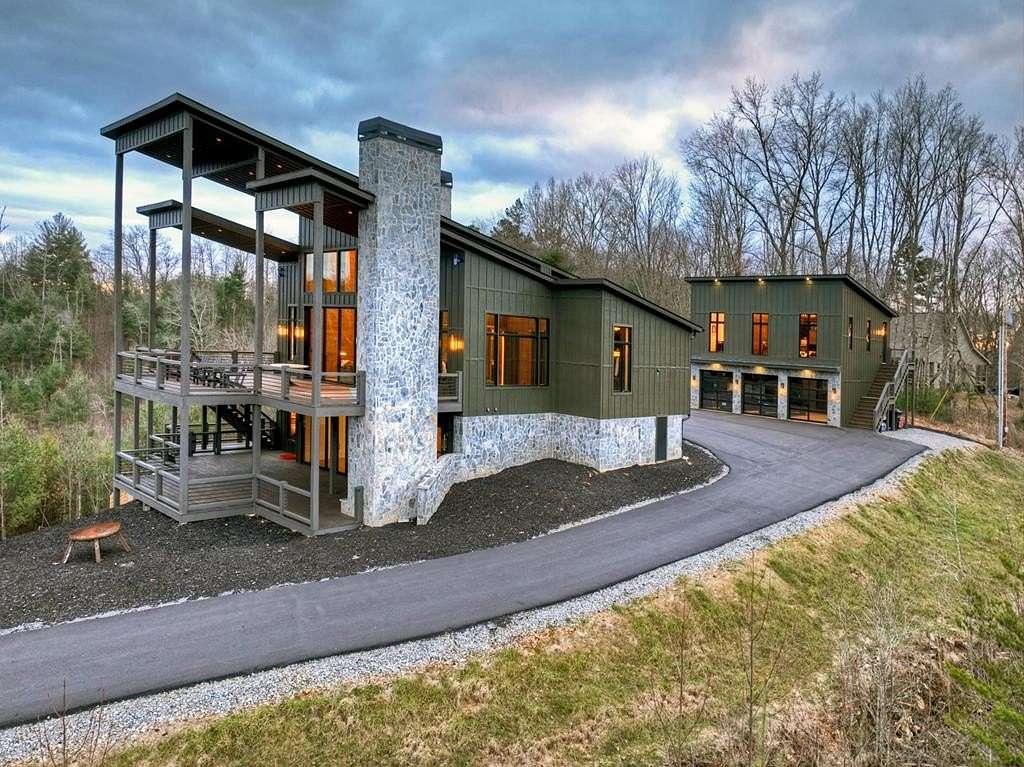 16.4 Acres of Land with Home for Sale in Mineral Bluff, Georgia