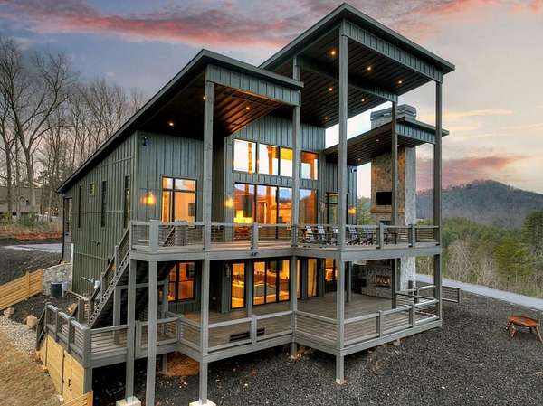 16.4 Acres of Land with Home for Sale in Mineral Bluff, Georgia