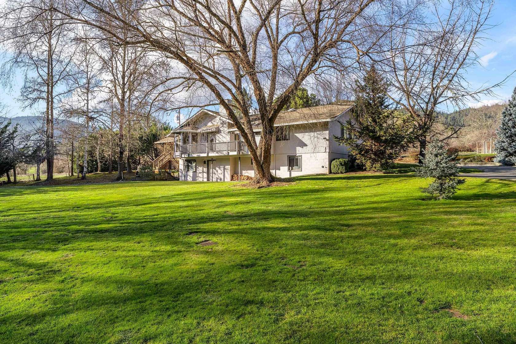 2.62 Acres of Land with Home for Sale in Rogue River, Oregon