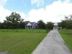 11.3 Acres of Land with Home for Sale in Hazlehurst, Georgia